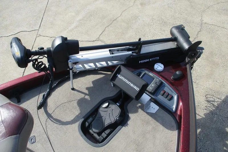 Slide: The Image of 2007 Ranger 188VS Intracoastal boat with Minn Kota trolling motor and Humminbird fish finder. - 8