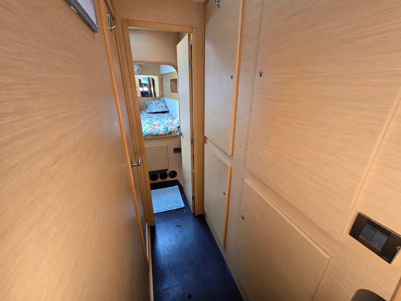 Slide: The Image of Interior of a 2007 Lagoon 440 yacht with wooden walls. - 21