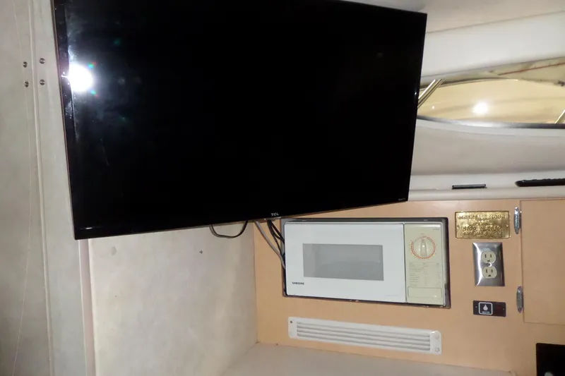 Slide: The Image of Interior of a 2000 Bayliner 3055 Ciera with TV and microwave setup. - 38