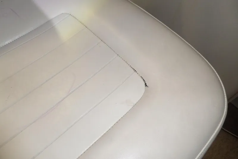 Slide: The Image of White leather seat with slight tear on a 2000 Bayliner 3055 Ciera boat. - 5