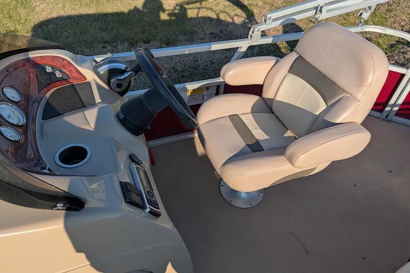 Slide: The Image of 2014 Sun Tracker Party Barge 22 XP3 helm with beige captain's chair and control panel. - 41
