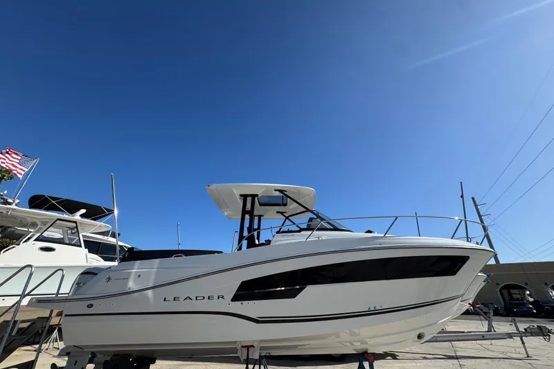 The Image of 2026 Jeanneau Leader 9.0 WA Series 2 profile - 1