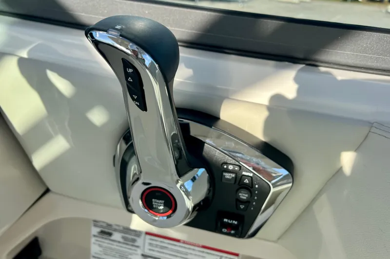 Slide: The Image of 2025 Boston Whaler 240 Vantage throttle control close-up. - 19