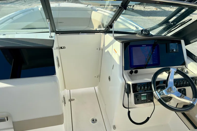 Slide: The Image of Interior view of 2025 Boston Whaler 240 Vantage boat cockpit. - 22
