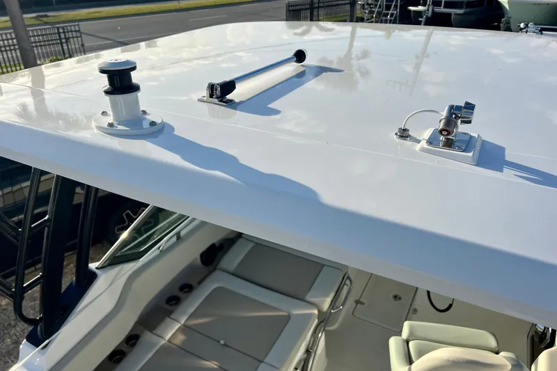 Slide: The Image of Roof of 2025 Boston Whaler 240 Vantage with accessories. - 34