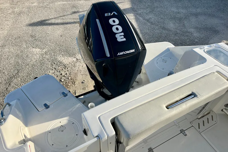 Slide: The Image of Boston Whaler 240 Vantage 2025 with Mercury 300 HP engine. - 8