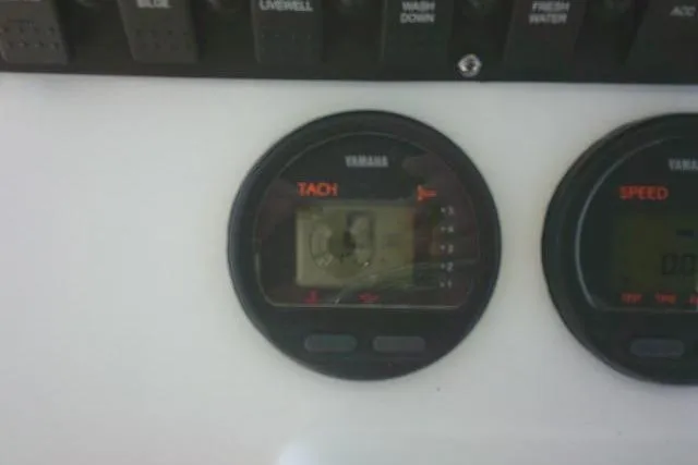 Slide: The Image of Yamaha tachometer and speedometer on 2015 Sea Hunt Ultra 225 boat dashboard. - 41