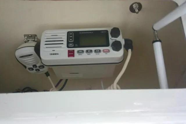 Slide: The Image of Marine radio equipment inside a 2015 Sea Hunt Ultra 225 boat. - 43