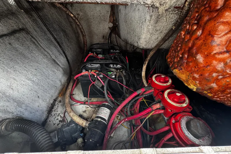 Slide: The Image of Electrical system and battery compartment of a 2008 Sea Fox 287 CC boat. - 31