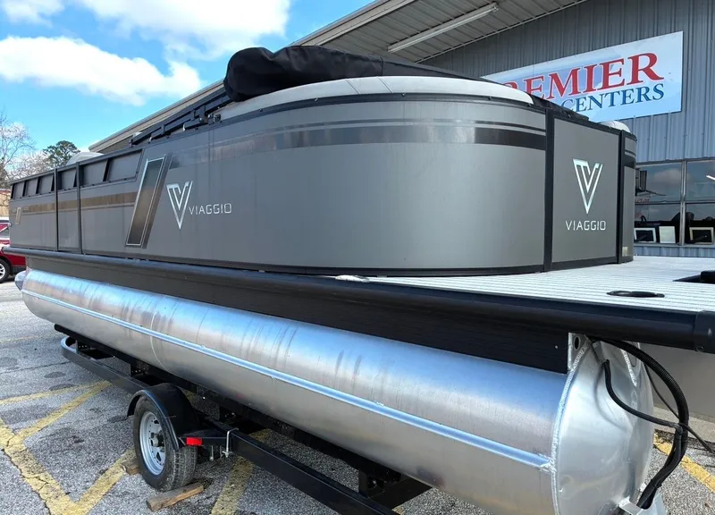 Slide: The Image of Viaggio LAGO L22PF2 DLX 2022 - 3