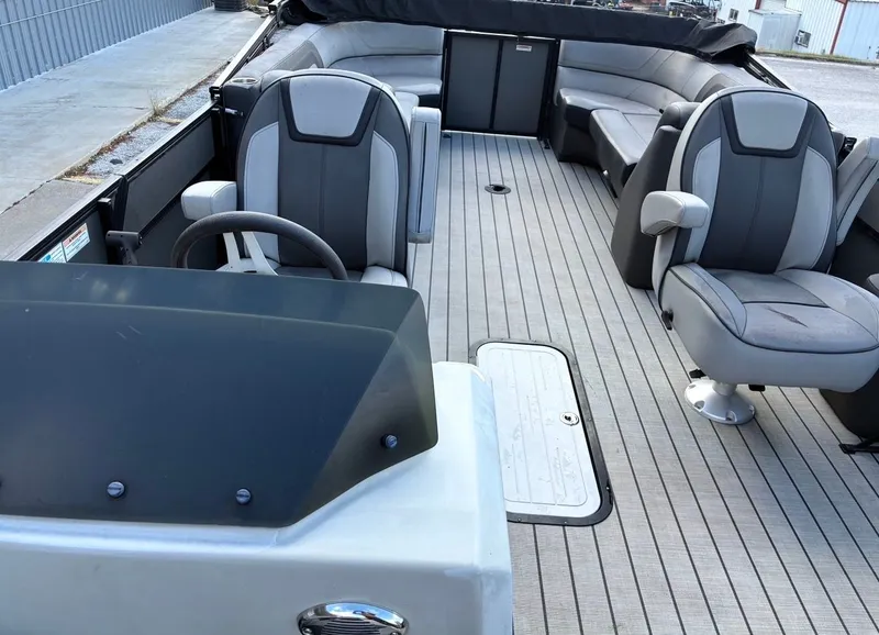 Slide: The Image of Viaggio LAGO L22PF2 DLX 2022 - 5