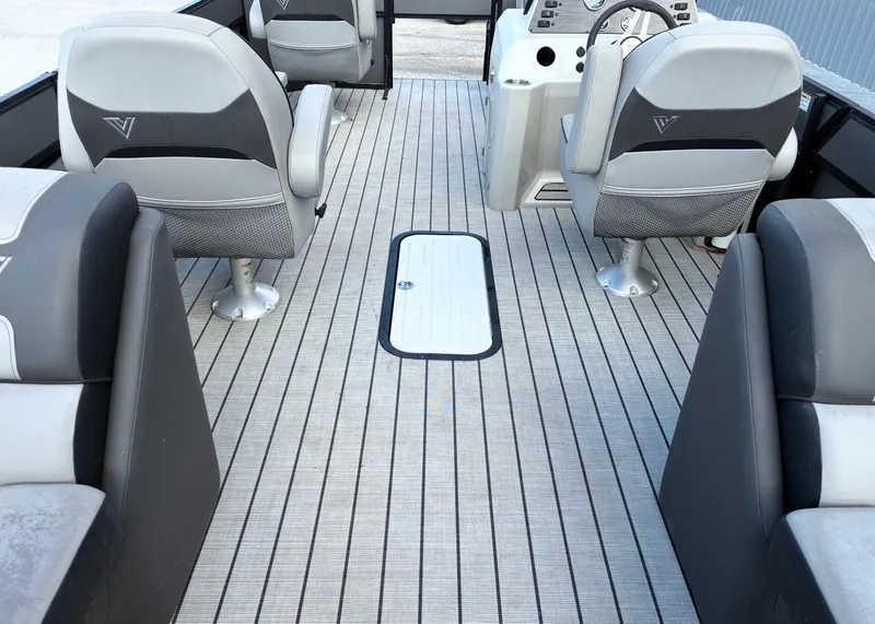 Slide: The Image of Viaggio LAGO L22PF2 DLX 2022 - 6