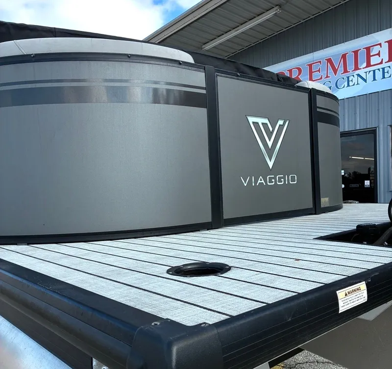 Slide: The Image of Viaggio LAGO L22PF2 DLX 2022 - 7