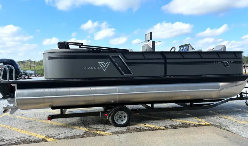 Slide: The Image of Viaggio LAGO L22PF2 DLX 2022 - 8