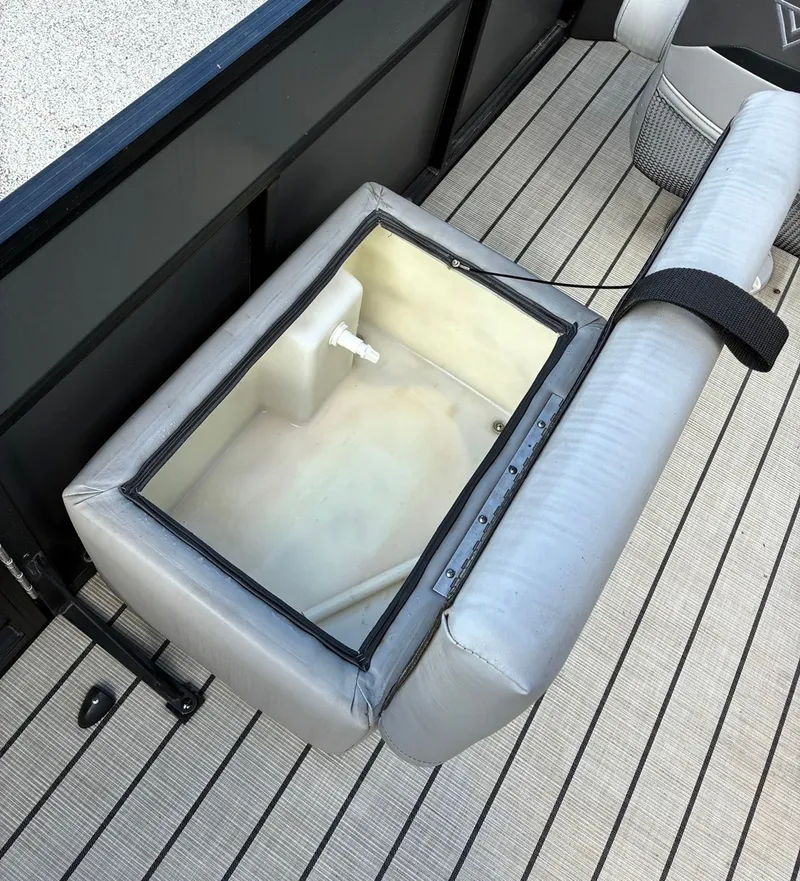 Slide: The Image of Viaggio LAGO L22PF2 DLX 2022 - 9