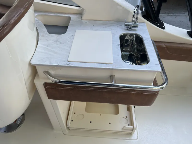 Slide: The Image of Scout 240 Dorado 2022 - 14
