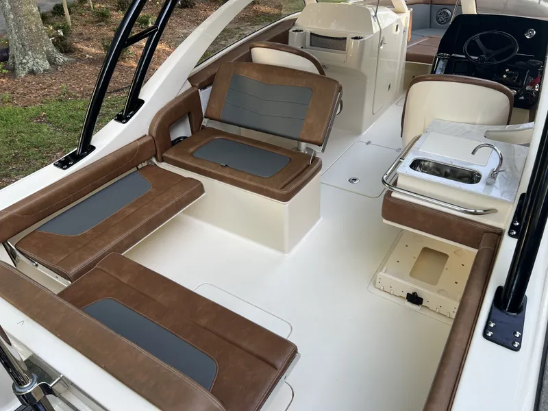 Slide: The Image of Scout 240 Dorado 2022 - 18
