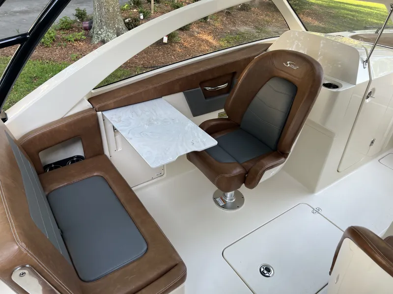 Slide: The Image of Scout 240 Dorado 2022 - 20