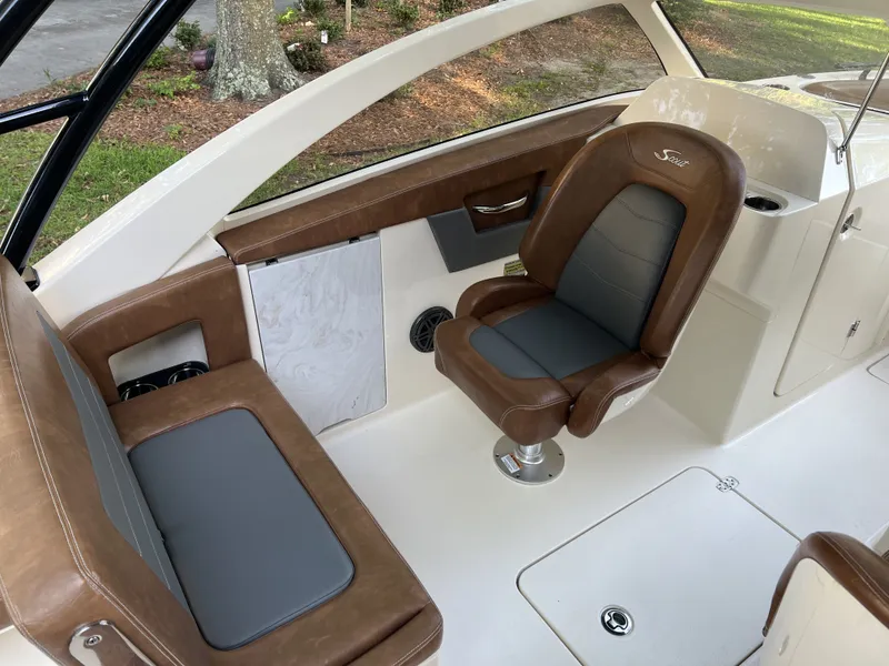 Slide: The Image of Scout 240 Dorado 2022 - 21