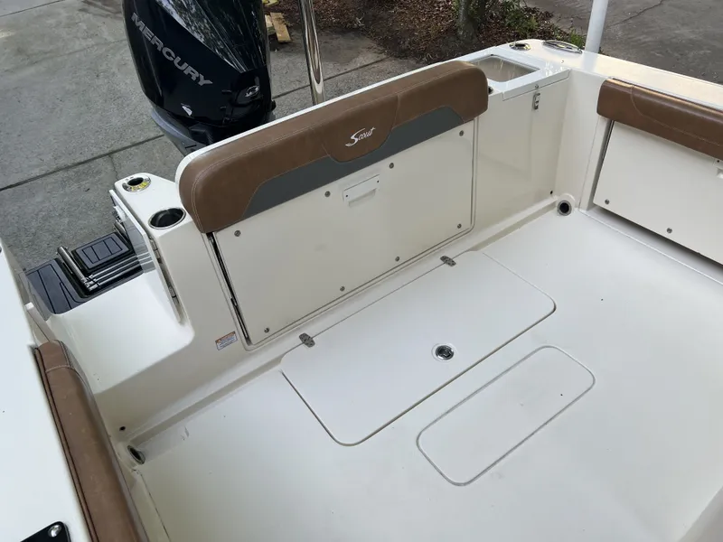 Slide: The Image of Scout 240 Dorado 2022 - 22
