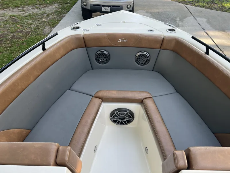 Slide: The Image of Scout 240 Dorado 2022 - 26