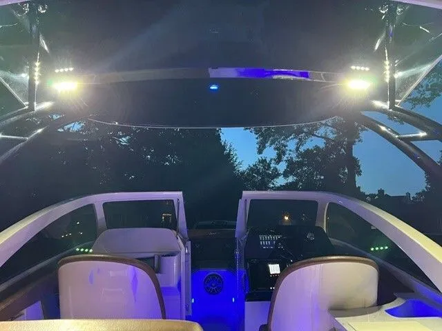 Slide: The Image of Scout 240 Dorado 2022 - 33