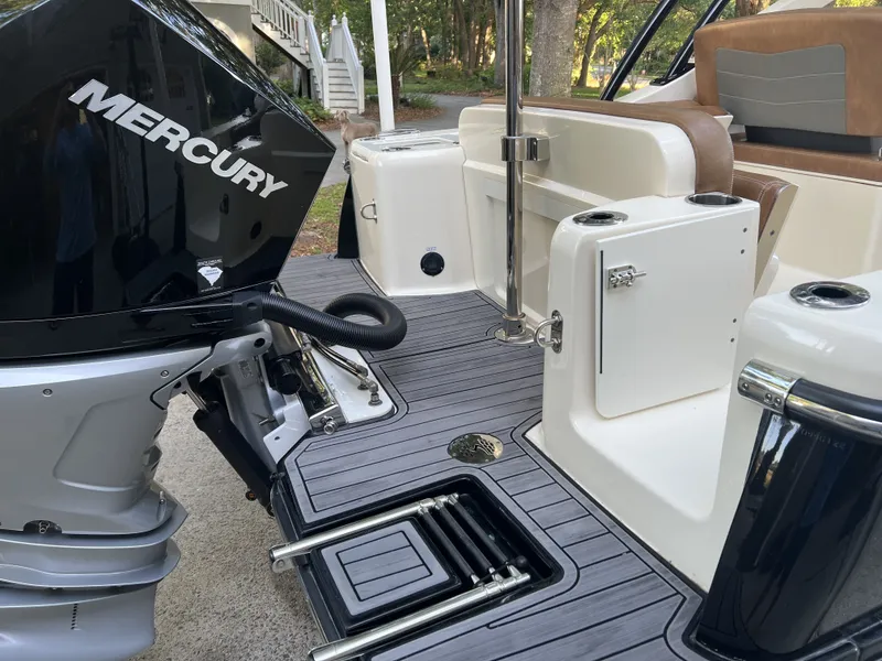 Slide: The Image of Scout 240 Dorado 2022 - 9