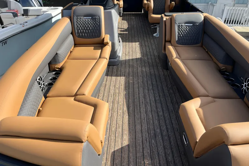 Slide: The Image of Interior of Harris Sunliner 250 pontoon boat, 2026 model, featuring luxurious leather seating. - 33