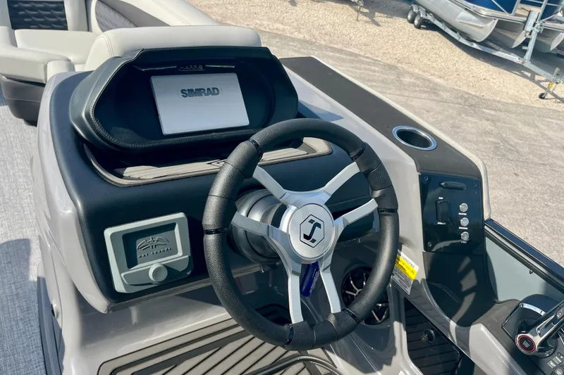 Slide: The Image of Steering wheel and dashboard of Harris Sunliner 230 Sport 2026. - 14