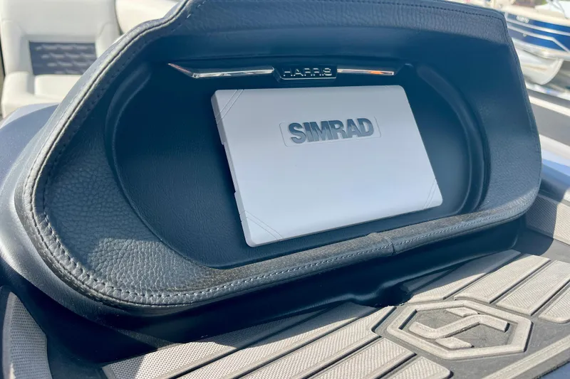 Slide: The Image of Simrad device in Harris Sunliner 230 Sport 2026 boat. - 16