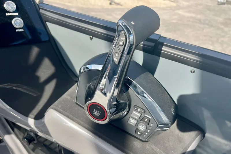 Slide: The Image of Throttle control of Harris Sunliner 230 Sport 2026. - 20