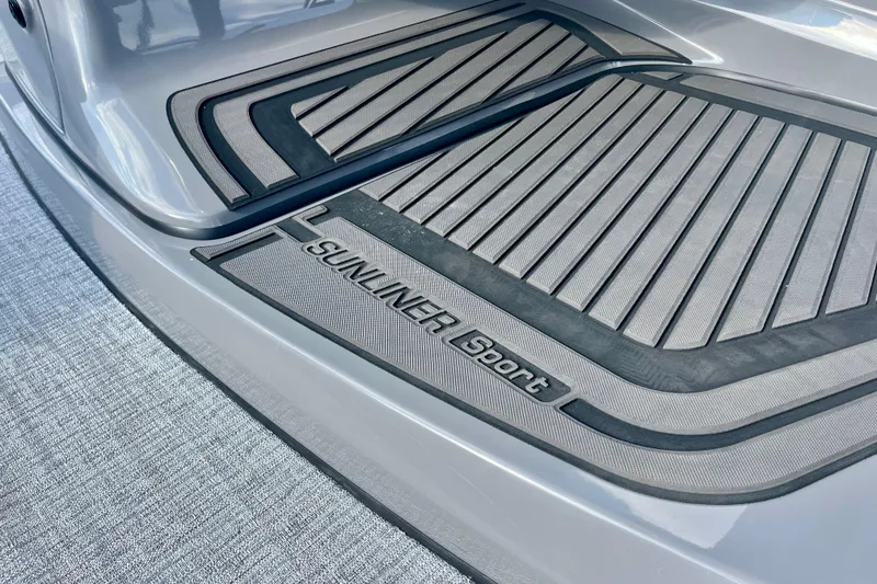 Slide: The Image of Harris Sunliner 230 Sport 2026 boat mat detail view. - 31