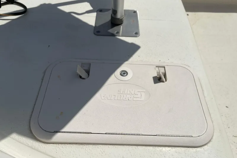 Slide: The Image of 2015 Carolina Skiff JV15CC boat hatch with latch and shadow. - 20