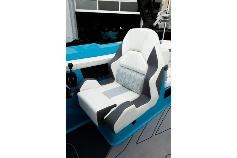 Slide: The Image of Captain's seat in 2023 Heyday H22 boat, featuring modern design and comfortable upholstery. - 24