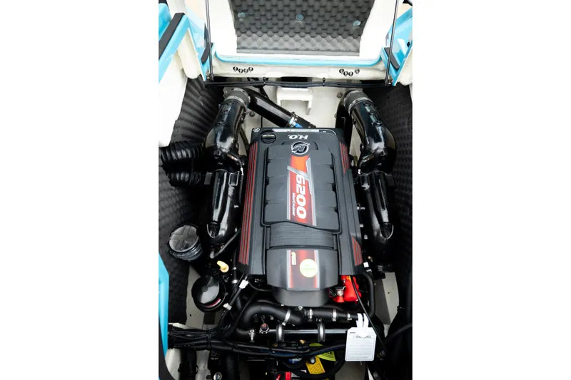 Slide: The Image of 2023 Heyday H22 boat engine, showcasing powerful 5200 horsepower motor. - 25
