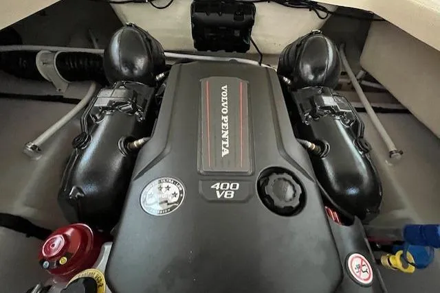 Slide: The Image of Volvo Penta 400 V8 engine in 2026 Chris-Craft Sportster 25 boat. - 14