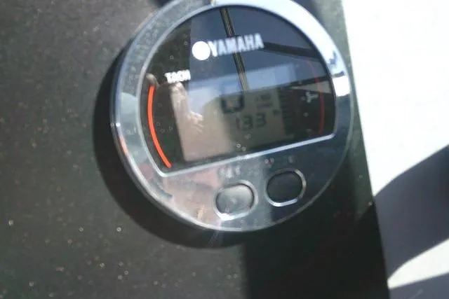 Slide: The Image of Yamaha gauge on 2019 Robalo R207 Dual Console boat dashboard. - 35