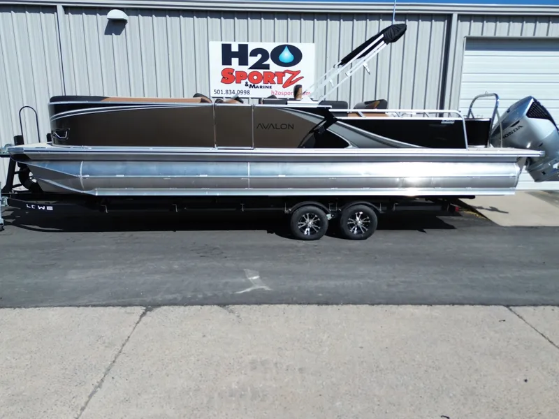 The Image of Avalon LSZ Versatile Rear Bench 25FT 2026 - 1