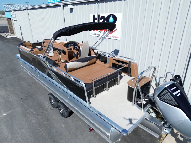 Slide: The Image of Avalon LSZ Versatile Rear Bench 25FT 2026 - 3