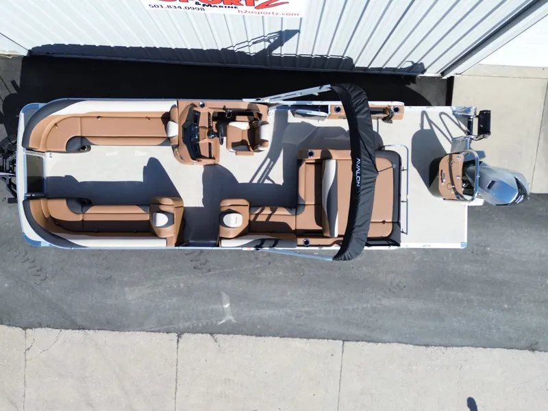 Slide: The Image of Avalon LSZ Versatile Rear Bench 25FT 2026 - 4