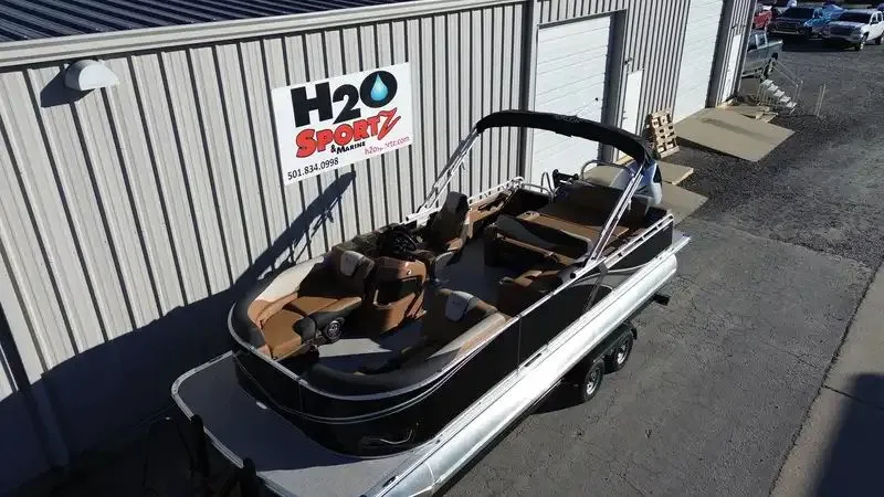 Slide: The Image of Avalon LSZ Versatile Rear Lounger 23FT 2026 - 3