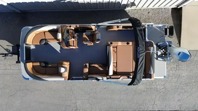 Slide: The Image of Avalon LSZ Versatile Rear Lounger 23FT 2026 - 4