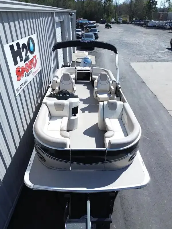 Slide: The Image of Avalon LSZ Quad Lounger 25FT 2026 - 4