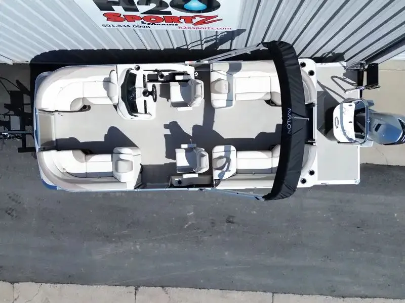 Slide: The Image of Avalon LSZ Quad Lounger 25FT 2026 - 5