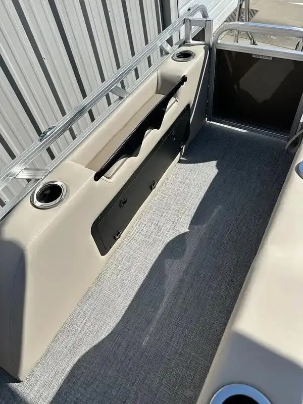 Slide: The Image of Avalon LSZ Versatile Rear Lounger 23FT 2026 - 12