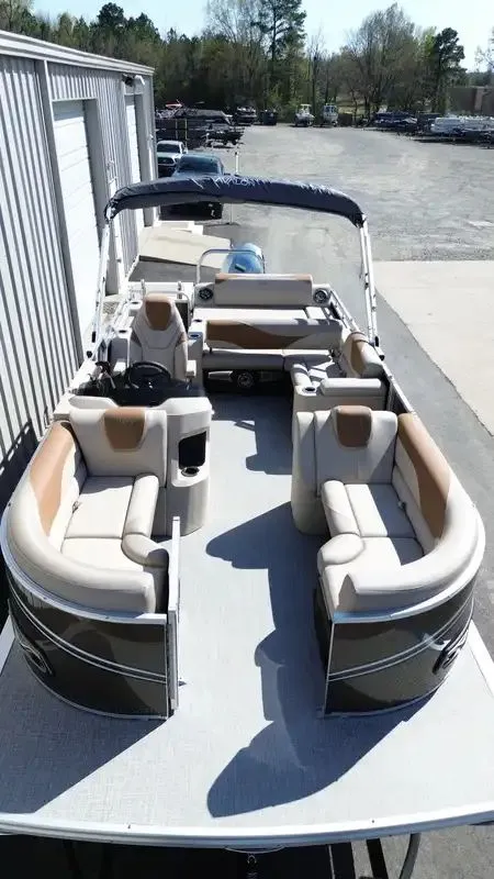 Slide: The Image of Avalon LSZ Versatile Rear Lounger 23FT 2026 - 14