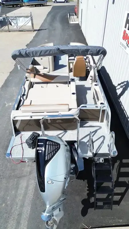 Slide: The Image of Avalon LSZ Versatile Rear Lounger 23FT 2026 - 15