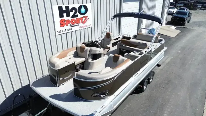 Slide: The Image of Avalon LSZ Versatile Rear Lounger 23FT 2026 - 3