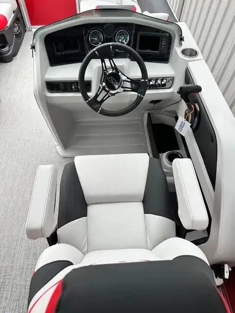 Slide: The Image of Avalon LSZ Quad Lounger 23FT 2026 - 8