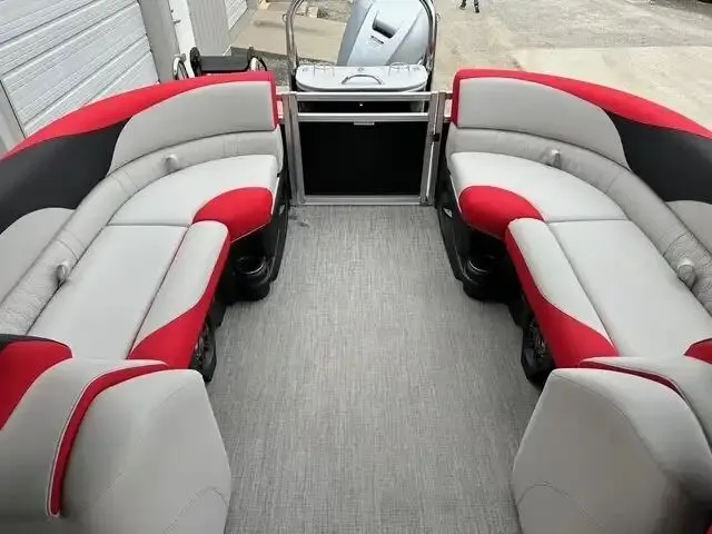 Slide: The Image of Avalon LSZ Quad Lounger 23FT 2026 - 9